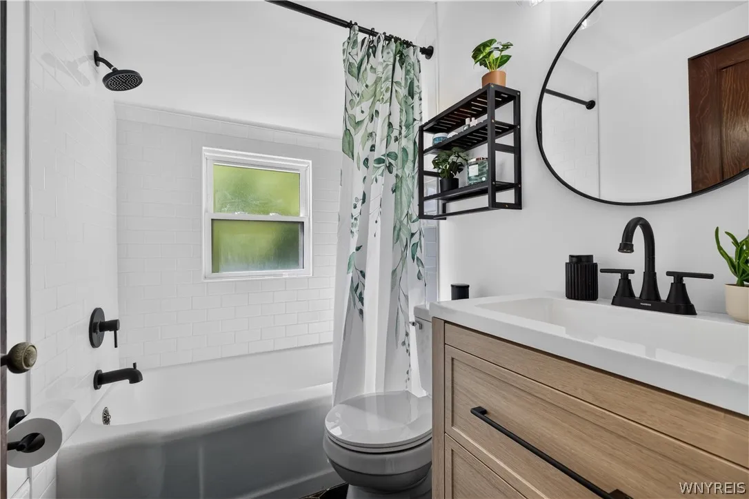 160 Fowler Avenue, Tonawanda, New York 14217, Tonawanda, New York 14217, 5 Bedroom Bedrooms, 9 Room Rooms,3 BathroomBathrooms,Residential,For Sale,160 Fowler Avenue, Tonawanda, New York 14217,0,B1719942