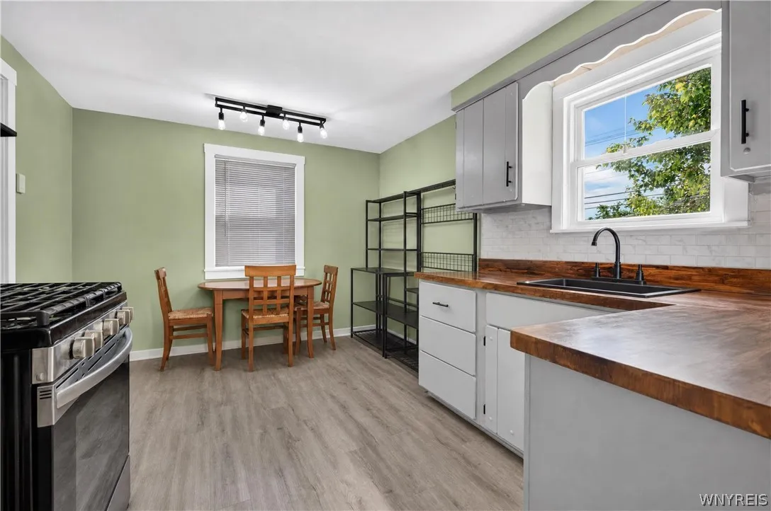 160 Fowler Avenue, Tonawanda, New York 14217, Tonawanda, New York 14217, 5 Bedroom Bedrooms, 9 Room Rooms,3 BathroomBathrooms,Residential,For Sale,160 Fowler Avenue, Tonawanda, New York 14217,0,B1719942