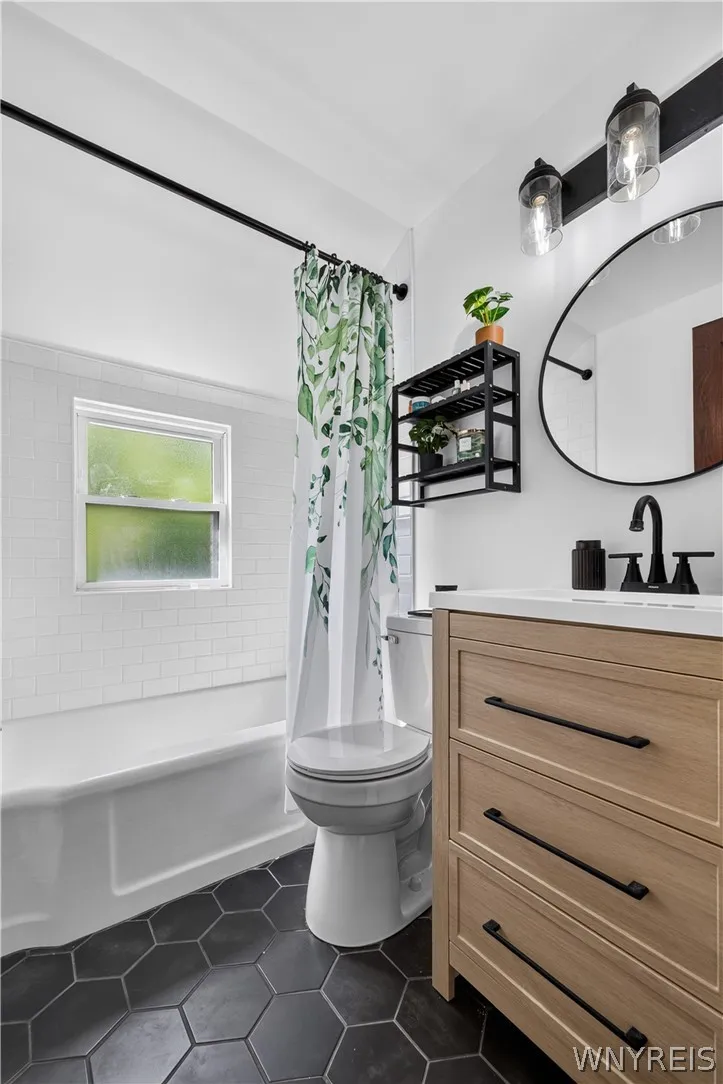 160 Fowler Avenue, Tonawanda, New York 14217, Tonawanda, New York 14217, 5 Bedroom Bedrooms, 9 Room Rooms,3 BathroomBathrooms,Residential,For Sale,160 Fowler Avenue, Tonawanda, New York 14217,0,B1719942