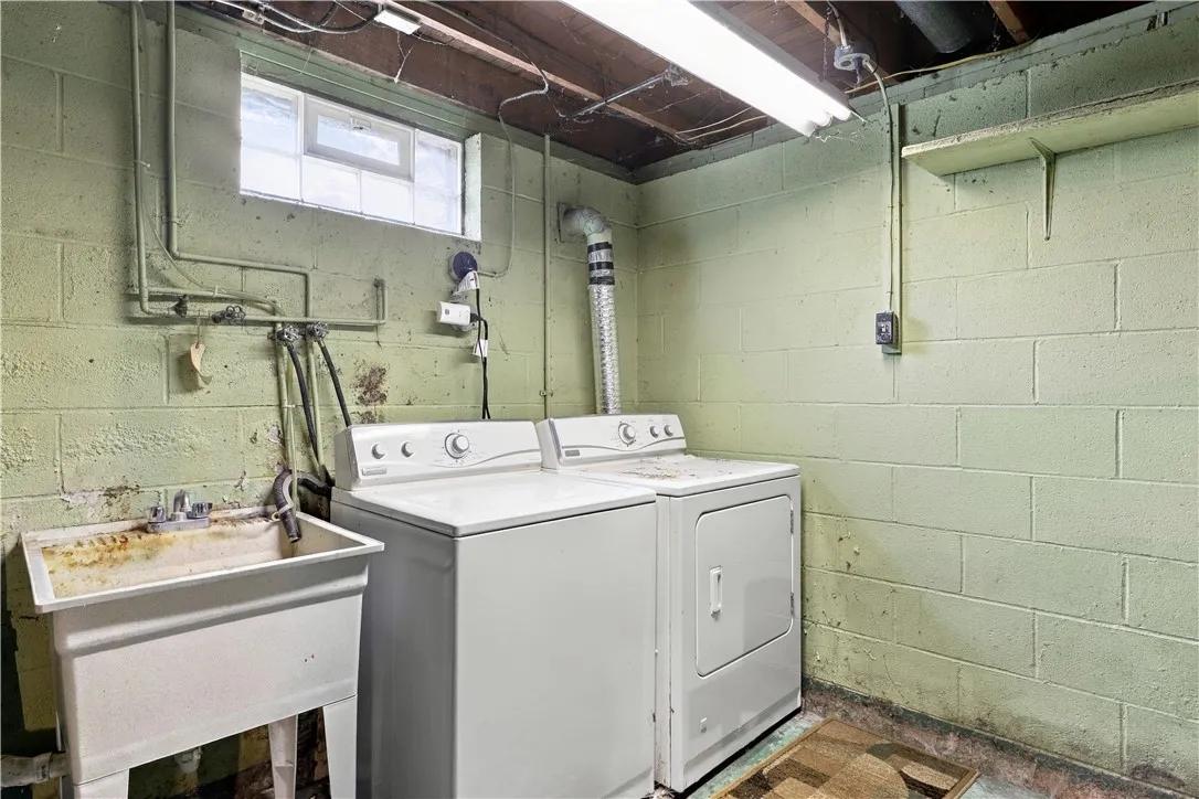 122 Rocmar Drive, Greece, New York 14626, Greece, New York 14626, 3 Bedroom Bedrooms, 8 Room Rooms,1 BathroomBathrooms,Residential,For Sale,122 Rocmar Drive, Greece, New York 14626,0,R1719410