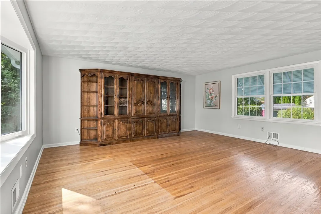 122 Rocmar Drive, Greece, New York 14626, Greece, New York 14626, 3 Bedroom Bedrooms, 8 Room Rooms,1 BathroomBathrooms,Residential,For Sale,122 Rocmar Drive, Greece, New York 14626,0,R1719410