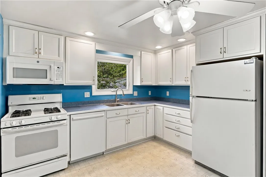 122 Rocmar Drive, Greece, New York 14626, Greece, New York 14626, 3 Bedroom Bedrooms, 8 Room Rooms,1 BathroomBathrooms,Residential,For Sale,122 Rocmar Drive, Greece, New York 14626,0,R1719410