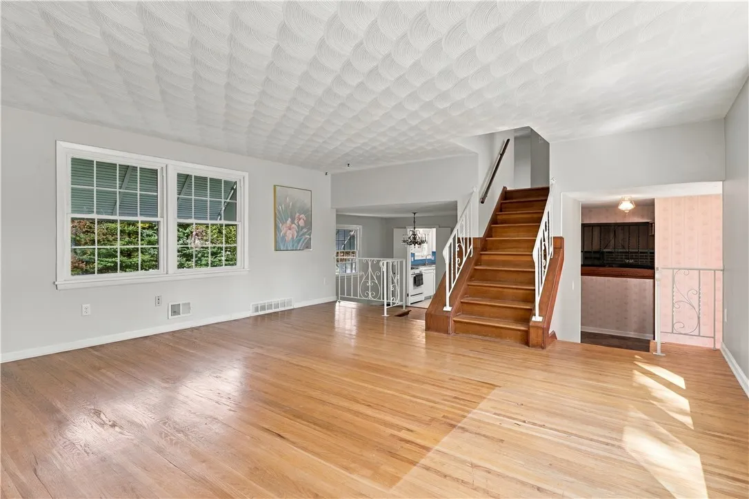122 Rocmar Drive, Greece, New York 14626, Greece, New York 14626, 3 Bedroom Bedrooms, 8 Room Rooms,1 BathroomBathrooms,Residential,For Sale,122 Rocmar Drive, Greece, New York 14626,0,R1719410