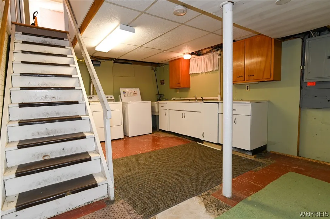 Basement-Laundry area