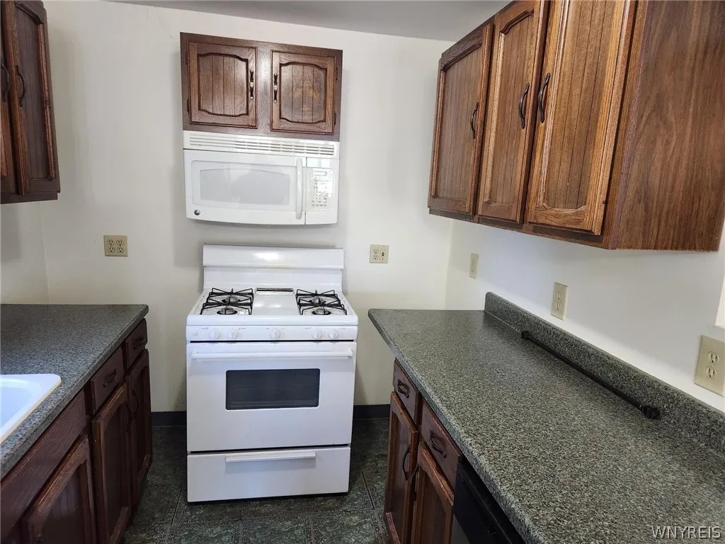 2793 Southwestern Boulevard, Orchard Park, New Yor, Orchard Park, New York 14127, 3 Bedroom Bedrooms, 6 Room Rooms,1 BathroomBathrooms,Residential,For Sale,2793 Southwestern Boulevard, Orchard Park, New Yor,0,B1720651