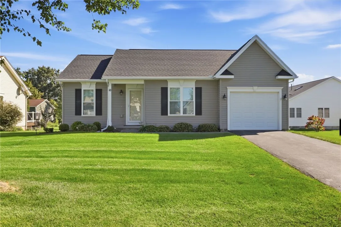 10 Stothard Dr Drive, Parma, New York 14468, Parma, New York 14468, 2 Bedroom Bedrooms, 5 Room Rooms,2 BathroomBathrooms,Residential,For Sale,10 Stothard Dr Drive, Parma, New York 14468,0,R1720559