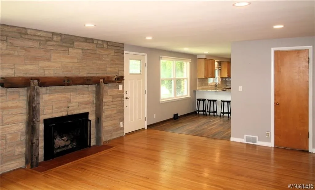 8709 Nottingham, Clarence, New York 14221, Clarence, New York 14221, 3 Bedroom Bedrooms, 6 Room Rooms,1 BathroomBathrooms,Residential Lease,For Rent,8709 Nottingham, Clarence, New York 14221,0,B1720776