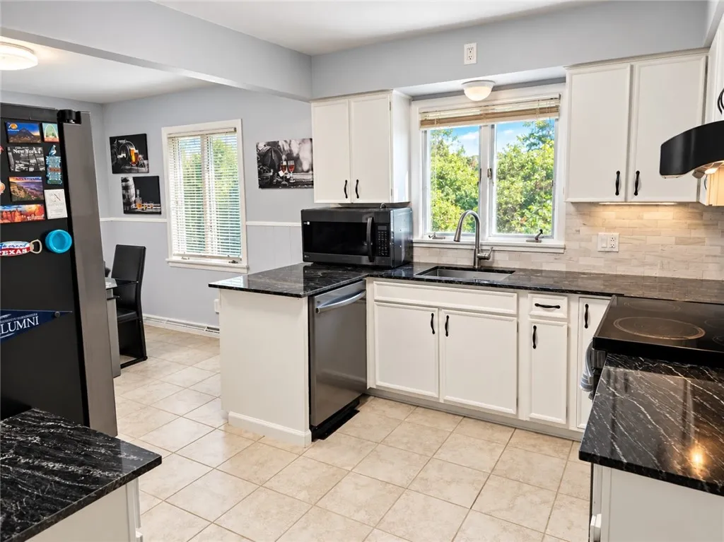 523 English Road, Greece, New York 14616, Greece, New York 14616, 3 Bedroom Bedrooms, 7 Room Rooms,1 BathroomBathrooms,Residential,For Sale,523 English Road, Greece, New York 14616,0,R1720860