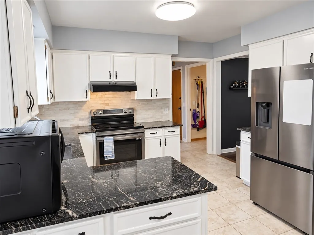 523 English Road, Greece, New York 14616, Greece, New York 14616, 3 Bedroom Bedrooms, 7 Room Rooms,1 BathroomBathrooms,Residential,For Sale,523 English Road, Greece, New York 14616,0,R1720860