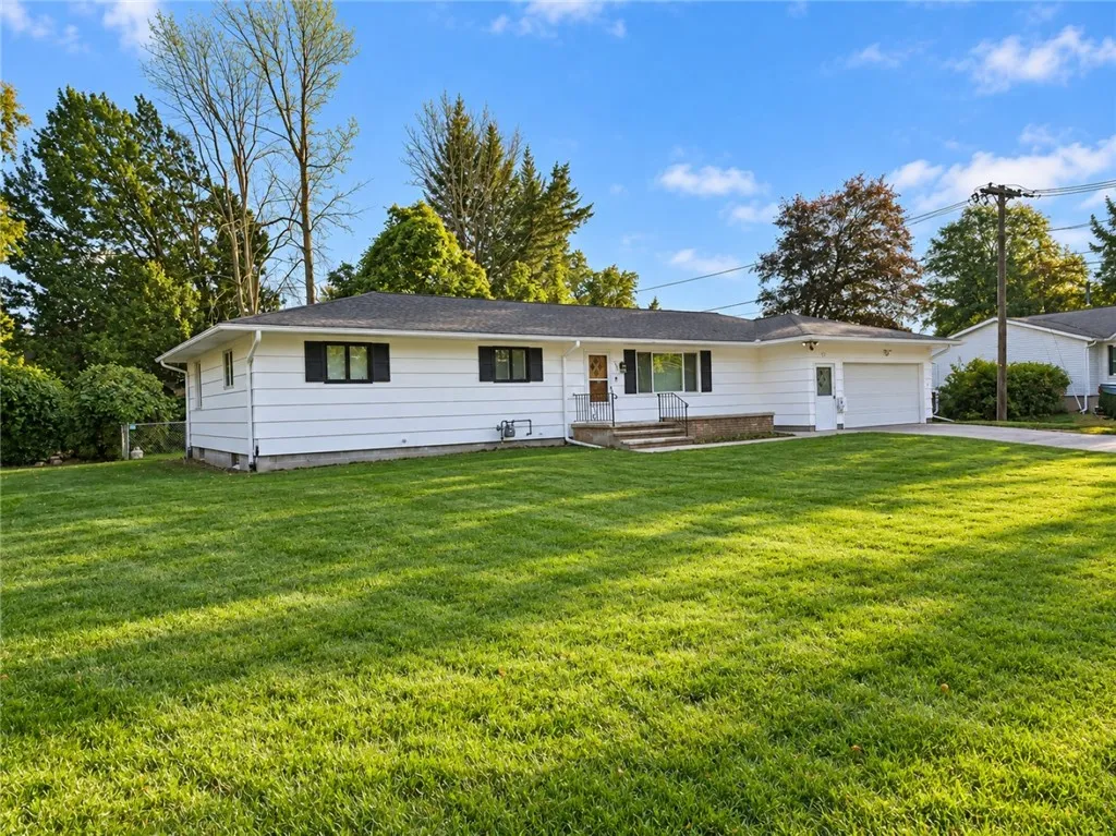 523 English Road, Greece, New York 14616, Greece, New York 14616, 3 Bedroom Bedrooms, 7 Room Rooms,1 BathroomBathrooms,Residential,For Sale,523 English Road, Greece, New York 14616,0,R1720860