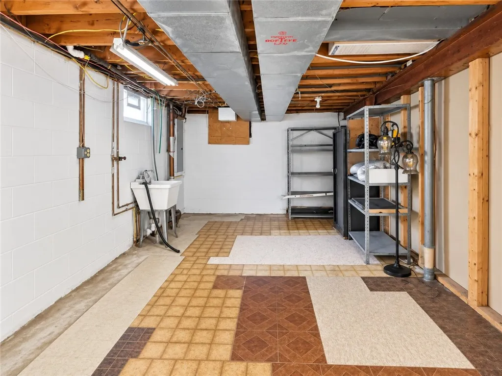 523 English Road, Greece, New York 14616, Greece, New York 14616, 3 Bedroom Bedrooms, 7 Room Rooms,1 BathroomBathrooms,Residential,For Sale,523 English Road, Greece, New York 14616,0,R1720860