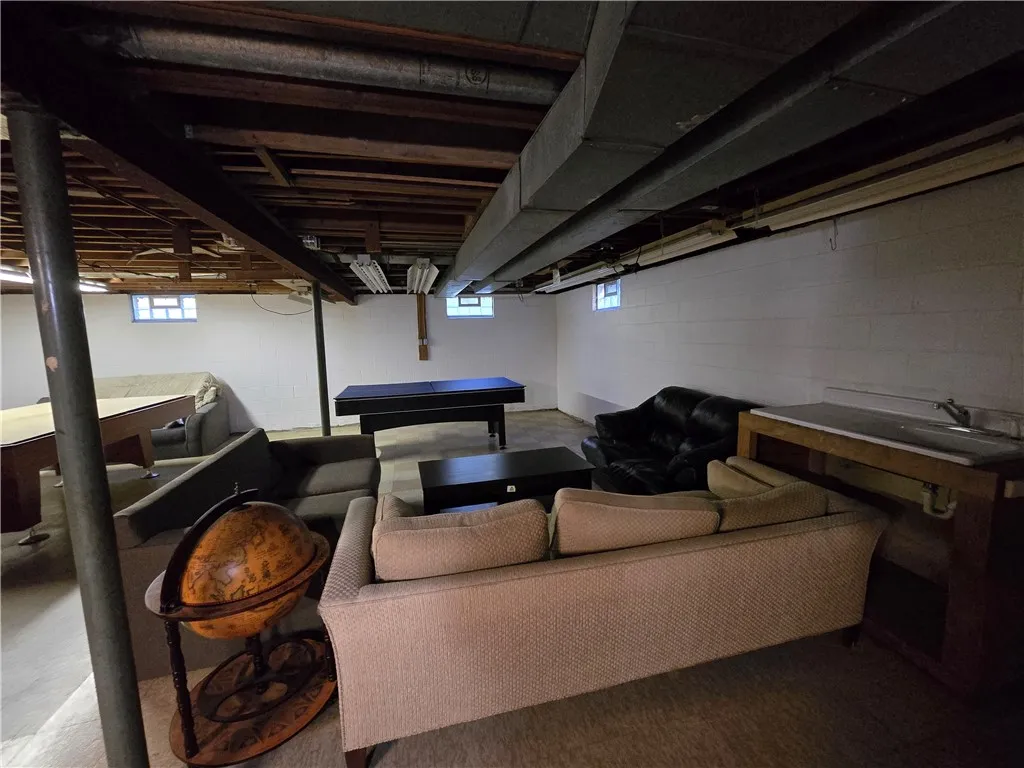 523 English Road, Greece, New York 14616, Greece, New York 14616, 3 Bedroom Bedrooms, 7 Room Rooms,1 BathroomBathrooms,Residential,For Sale,523 English Road, Greece, New York 14616,0,R1720860