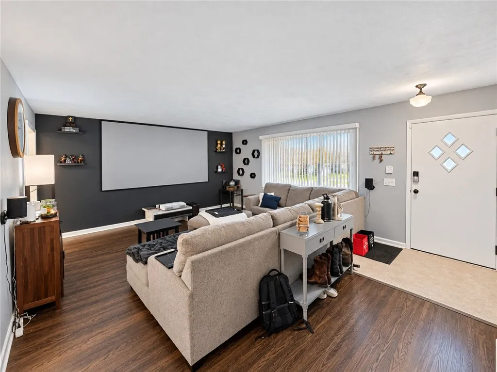 523 English Road, Greece, New York 14616, Greece, New York 14616, 3 Bedroom Bedrooms, 7 Room Rooms,1 BathroomBathrooms,Residential,For Sale,523 English Road, Greece, New York 14616,0,R1720860