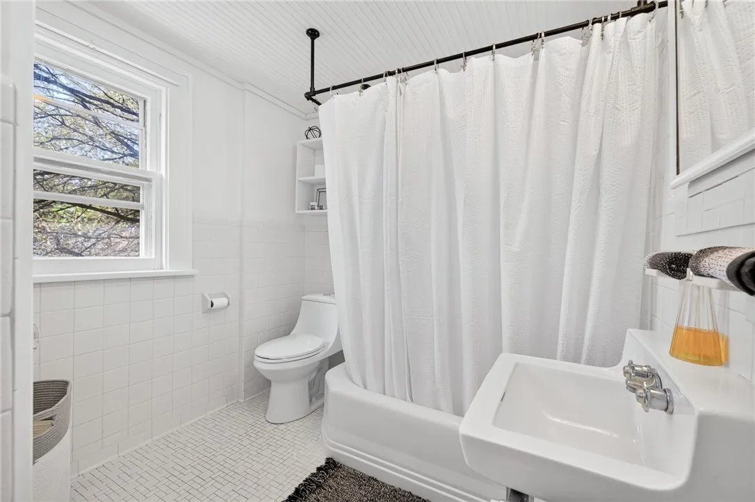 Full bath on 2nd floor
