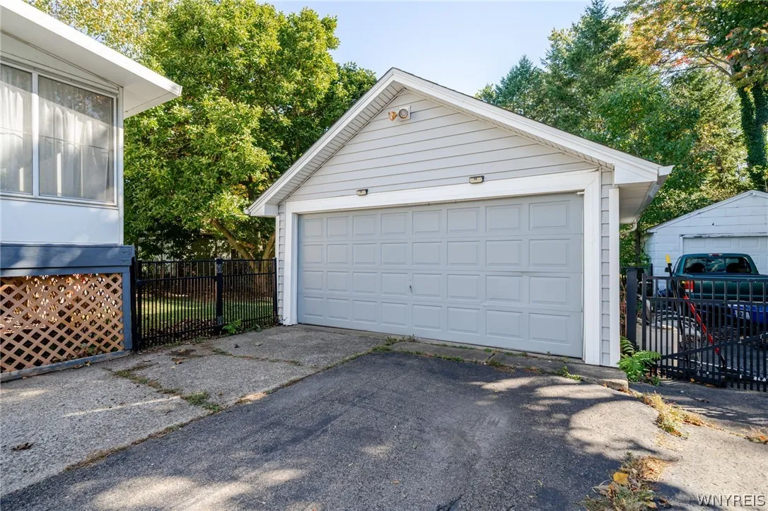 185 Lake Street, Hamburg, New York 14075, Hamburg, New York 14075, 3 Bedroom Bedrooms, 7 Room Rooms,1 BathroomBathrooms,Residential,For Sale,185 Lake Street, Hamburg, New York 14075,0,B1721093
