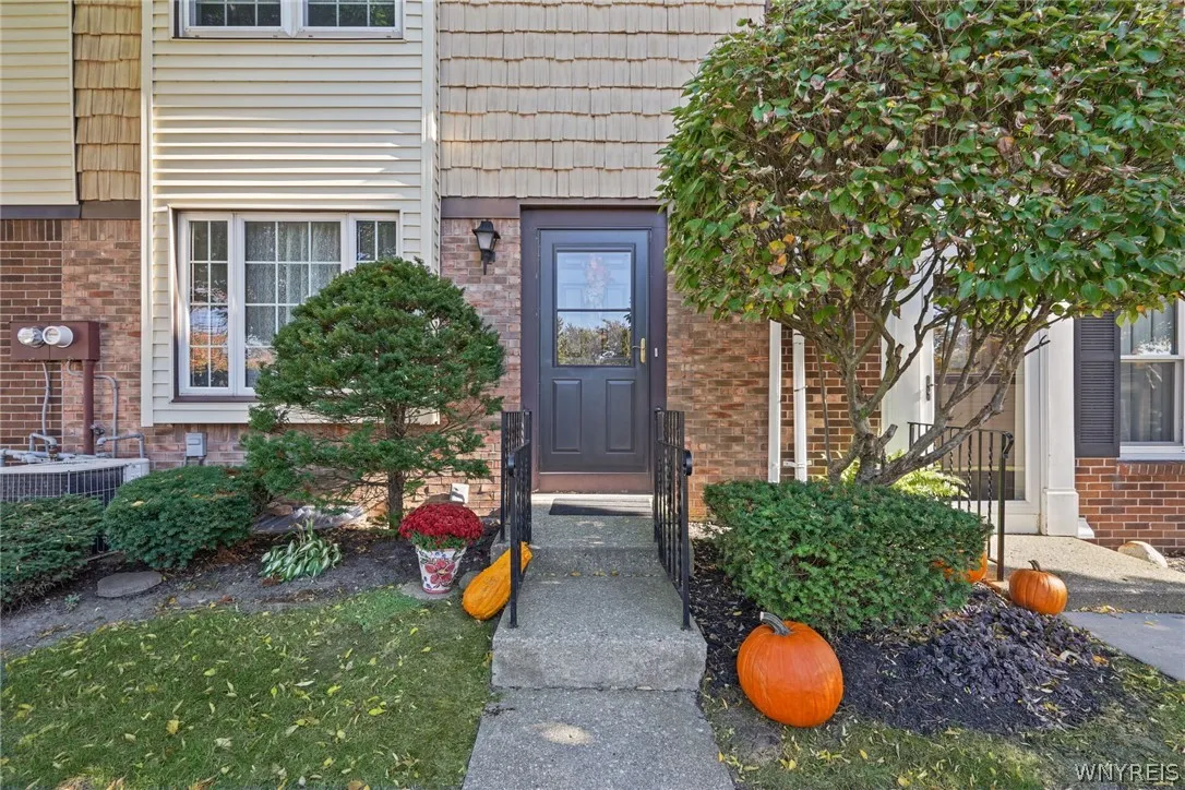126 Stepping Stone Lane, Orchard Park, New York 14, Orchard Park, New York 14127, 2 Bedroom Bedrooms, 6 Room Rooms,1 BathroomBathrooms,Residential,For Sale,126 Stepping Stone Lane, Orchard Park, New York 14,0,B1720912