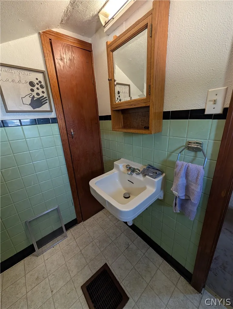 313 Powell Street, Geddes, New York 13209, Geddes, New York 13209, 5 Bedroom Bedrooms, ,3 BathroomBathrooms,Residential,For Sale,313 Powell Street, Geddes, New York 13209,0,S1721185