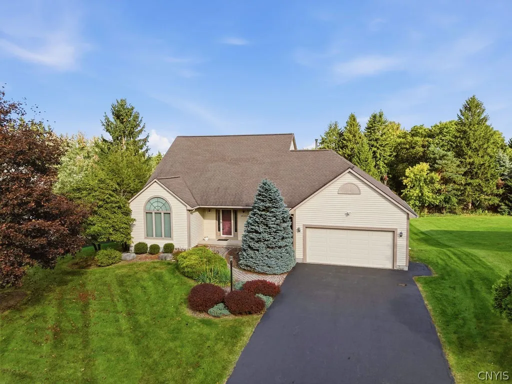4640 Bloomsbury Drive, Onondaga, New York 13215, Onondaga, New York 13215, 4 Bedroom Bedrooms, 10 Room Rooms,3 BathroomBathrooms,Residential,For Sale,4640 Bloomsbury Drive, Onondaga, New York 13215,0,S1720636