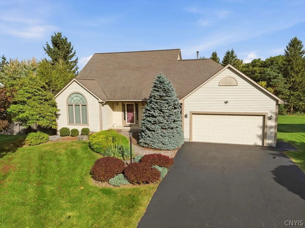 4640 Bloomsbury Drive, Onondaga, New York 13215, Onondaga, New York 13215, 4 Bedroom Bedrooms, 10 Room Rooms,3 BathroomBathrooms,Residential,For Sale,4640 Bloomsbury Drive, Onondaga, New York 13215,0,S1720636