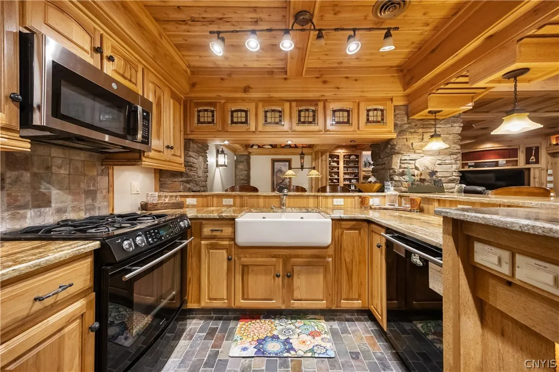 811 Knighthood Circle, Manlius, New York 13066, Manlius, New York 13066, 6 Bedroom Bedrooms, 15 Room Rooms,6 BathroomBathrooms,Residential,For Sale,811 Knighthood Circle, Manlius, New York 13066,0,S1721294