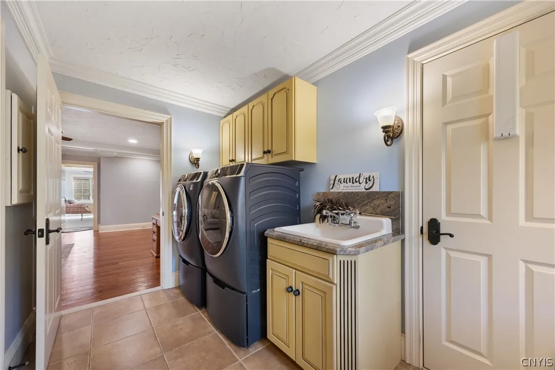 811 Knighthood Circle, Manlius, New York 13066, Manlius, New York 13066, 6 Bedroom Bedrooms, 15 Room Rooms,6 BathroomBathrooms,Residential,For Sale,811 Knighthood Circle, Manlius, New York 13066,0,S1721294