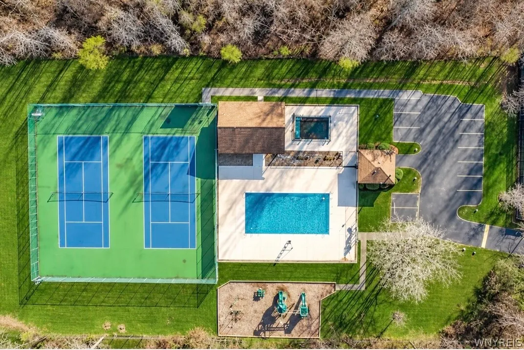 61 Eveningwood Lane, Amherst, New York 14051, Amherst, New York 14051, 3 Bedroom Bedrooms, 8 Room Rooms,2 BathroomBathrooms,Residential,For Sale,61 Eveningwood Lane, Amherst, New York 14051,0,B1721494
