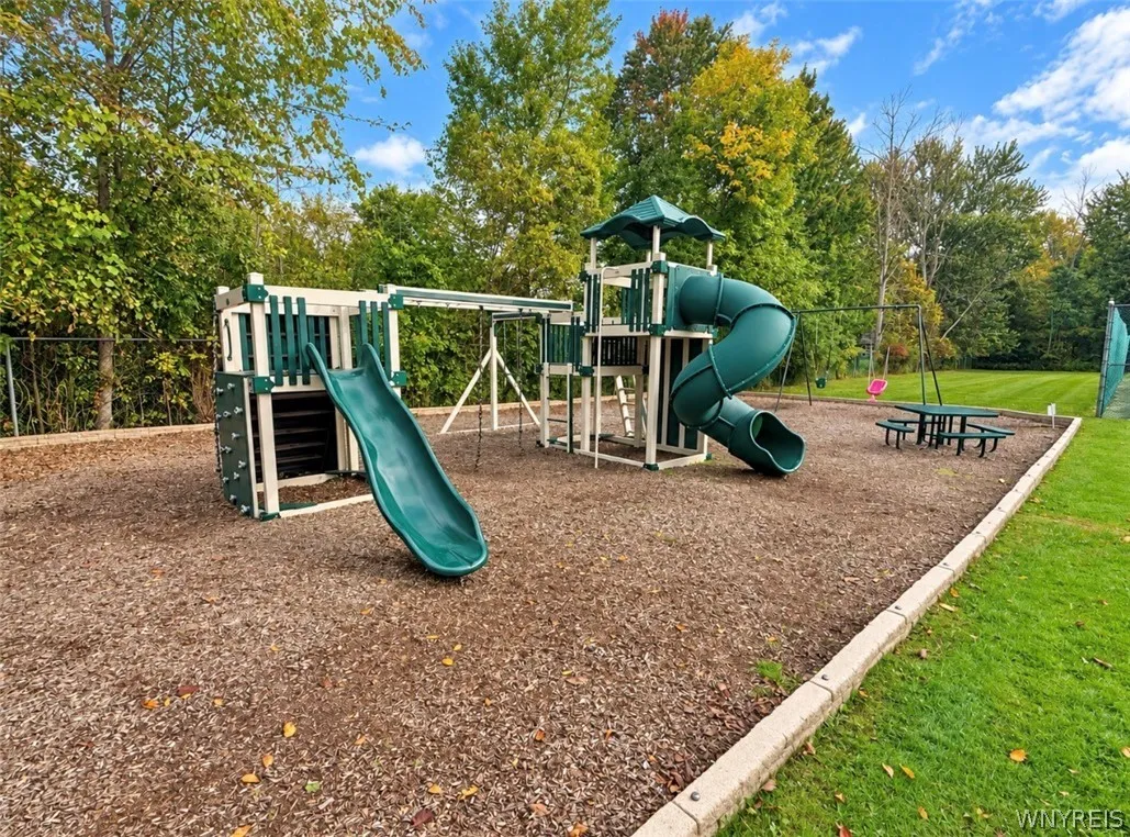 61 Eveningwood Lane, Amherst, New York 14051, Amherst, New York 14051, 3 Bedroom Bedrooms, 8 Room Rooms,2 BathroomBathrooms,Residential,For Sale,61 Eveningwood Lane, Amherst, New York 14051,0,B1721494
