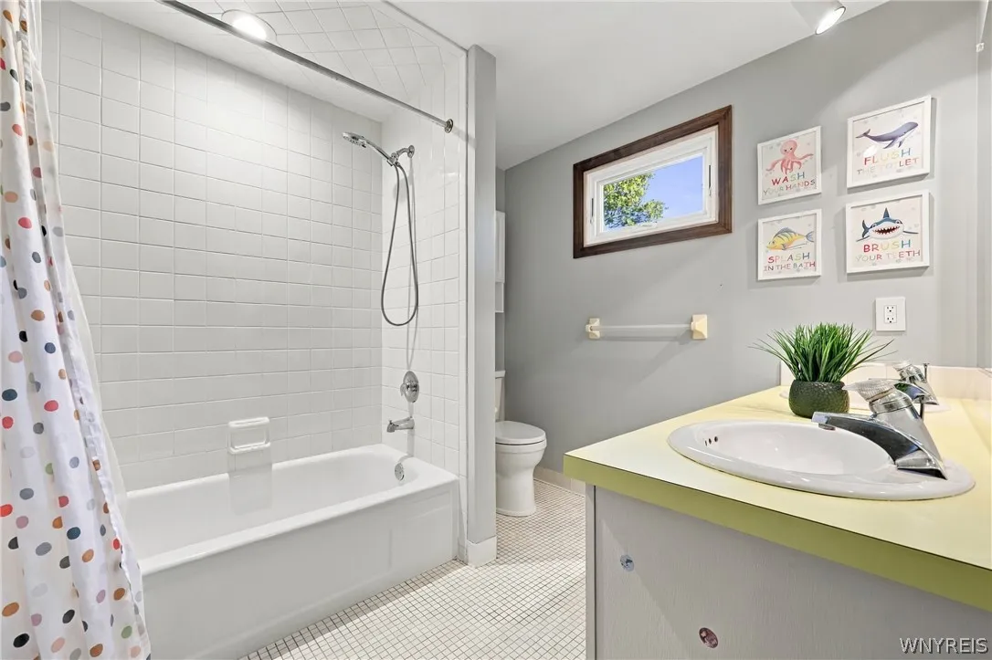 61 Eveningwood Lane, Amherst, New York 14051, Amherst, New York 14051, 3 Bedroom Bedrooms, 8 Room Rooms,2 BathroomBathrooms,Residential,For Sale,61 Eveningwood Lane, Amherst, New York 14051,0,B1721494