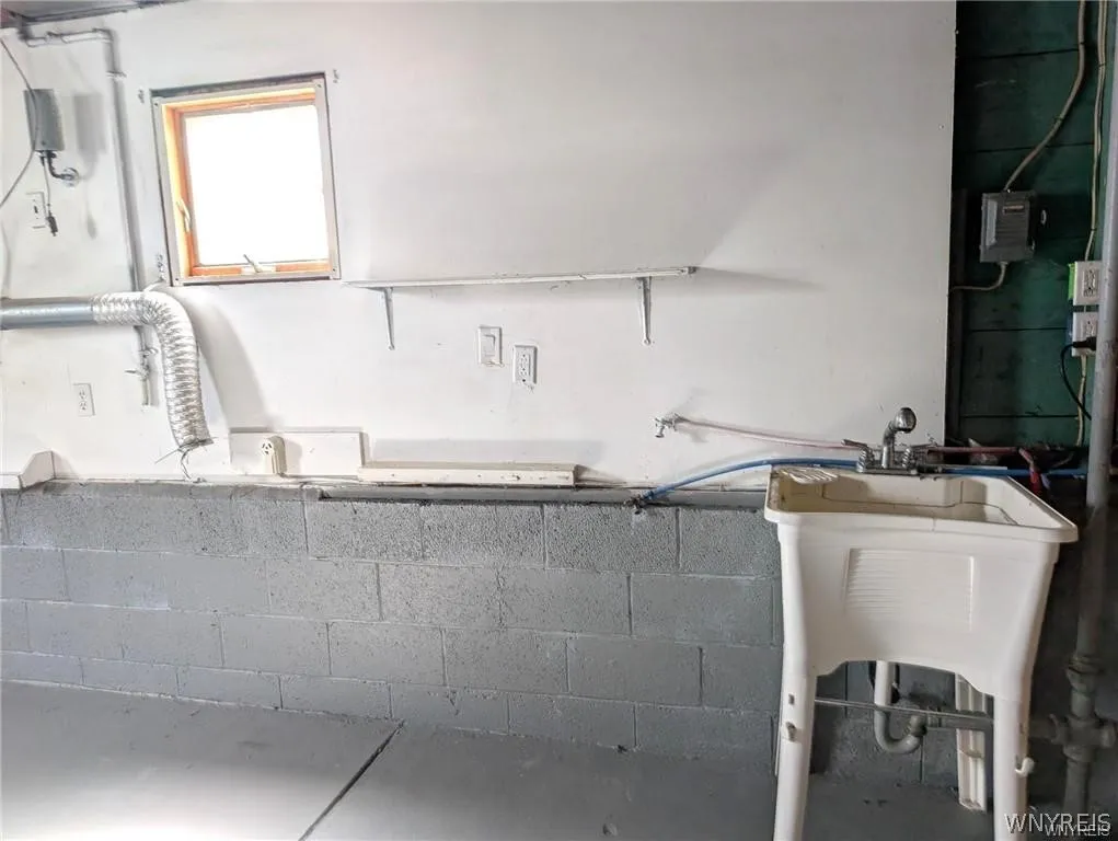 881 Highland Avenue, Tonawanda, New York 14223, Tonawanda, New York 14223, 3 Bedroom Bedrooms, 5 Room Rooms,1 BathroomBathrooms,Residential Lease,For Rent,881 Highland Avenue, Tonawanda, New York 14223,0,B1721401