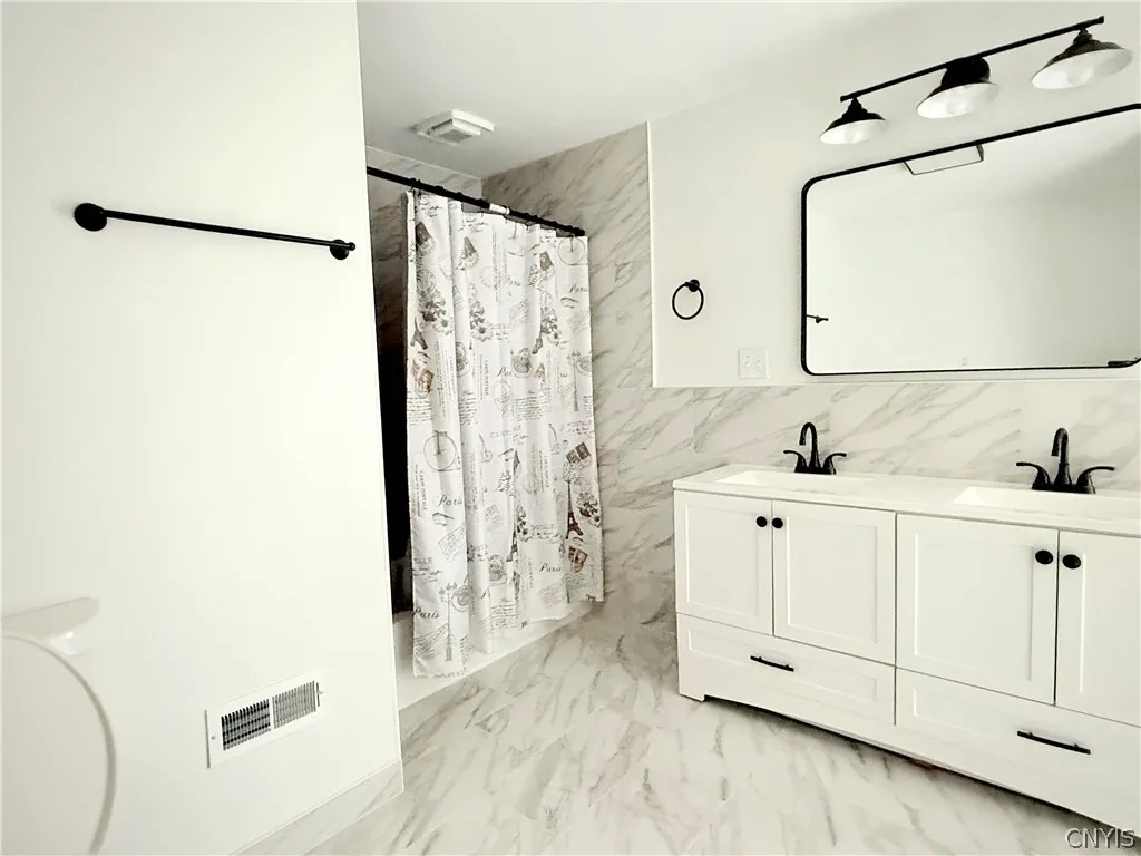 421 South Massey Street, Watertown City, New York, Watertown City, New York 13601, 4 Bedroom Bedrooms, 10 Room Rooms,2 BathroomBathrooms,Residential Lease,For Rent,421 South Massey Street, Watertown City, New York ,0,S1721429