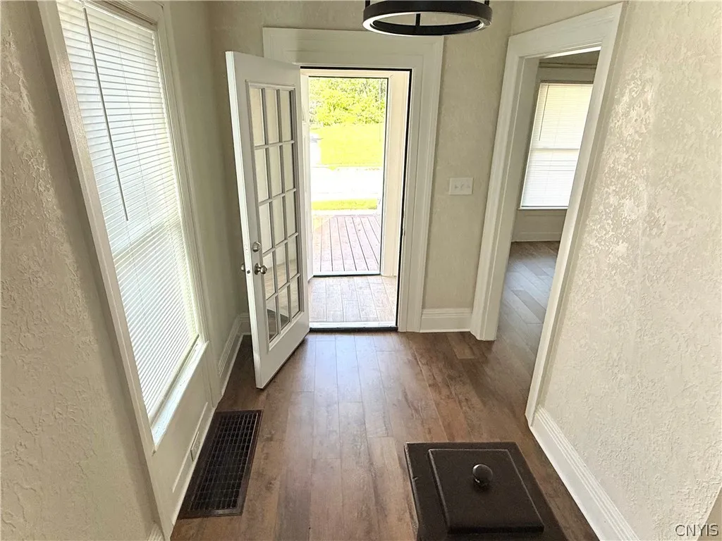 421 South Massey Street, Watertown City, New York, Watertown City, New York 13601, 4 Bedroom Bedrooms, 10 Room Rooms,2 BathroomBathrooms,Residential Lease,For Rent,421 South Massey Street, Watertown City, New York ,0,S1721429