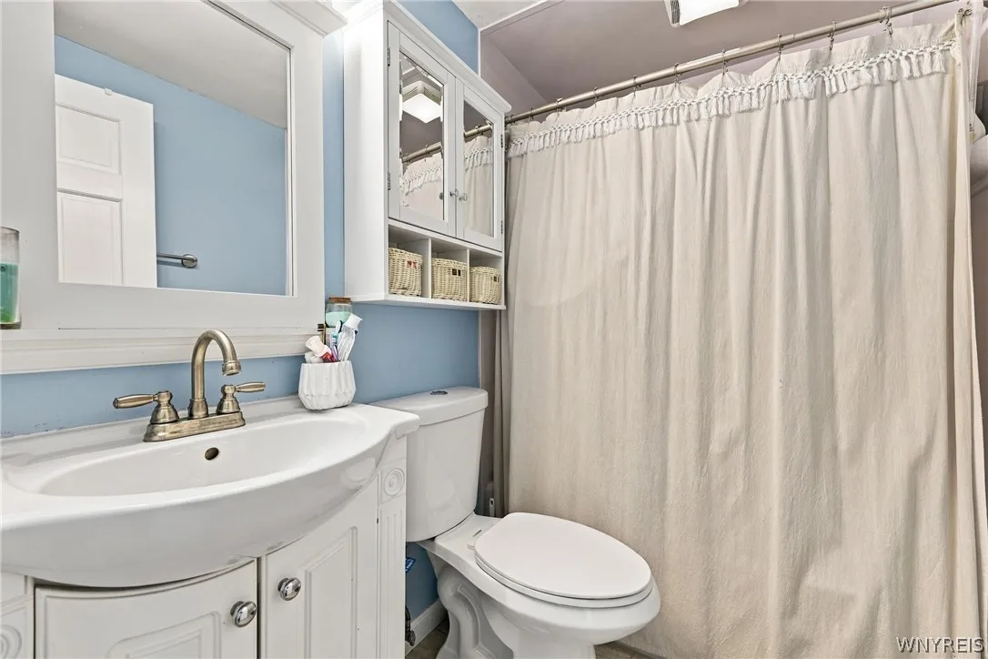 2422 Eggert Road, Tonawanda, New York 14150, Tonawanda, New York 14150, 3 Bedroom Bedrooms, 5 Room Rooms,2 BathroomBathrooms,Residential,For Sale,2422 Eggert Road, Tonawanda, New York 14150,0,B1721205