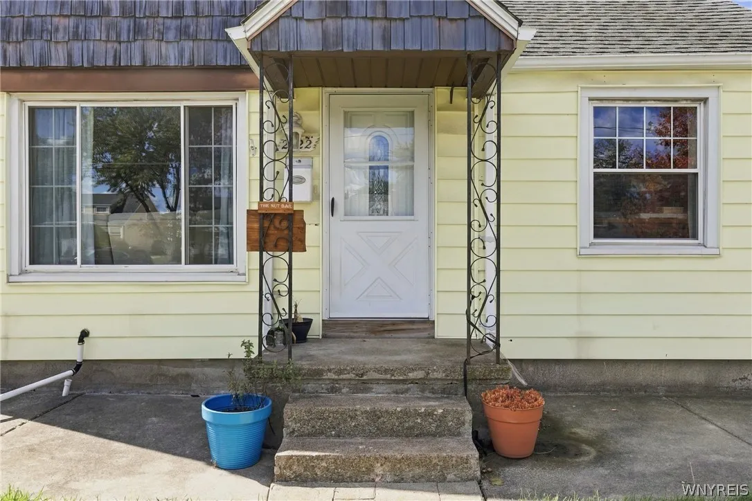 2422 Eggert Road, Tonawanda, New York 14150, Tonawanda, New York 14150, 3 Bedroom Bedrooms, 5 Room Rooms,2 BathroomBathrooms,Residential,For Sale,2422 Eggert Road, Tonawanda, New York 14150,0,B1721205