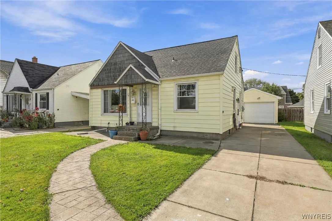 2422 Eggert Road, Tonawanda, New York 14150, Tonawanda, New York 14150, 3 Bedroom Bedrooms, 5 Room Rooms,2 BathroomBathrooms,Residential,For Sale,2422 Eggert Road, Tonawanda, New York 14150,0,B1721205