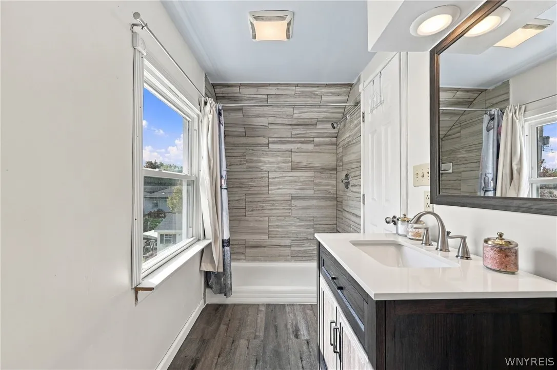 2422 Eggert Road, Tonawanda, New York 14150, Tonawanda, New York 14150, 3 Bedroom Bedrooms, 5 Room Rooms,2 BathroomBathrooms,Residential,For Sale,2422 Eggert Road, Tonawanda, New York 14150,0,B1721205