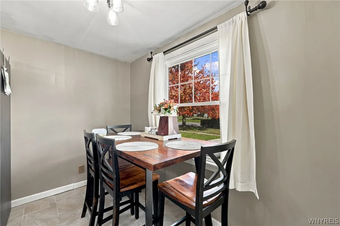 2422 Eggert Road, Tonawanda, New York 14150, Tonawanda, New York 14150, 3 Bedroom Bedrooms, 5 Room Rooms,2 BathroomBathrooms,Residential,For Sale,2422 Eggert Road, Tonawanda, New York 14150,0,B1721205