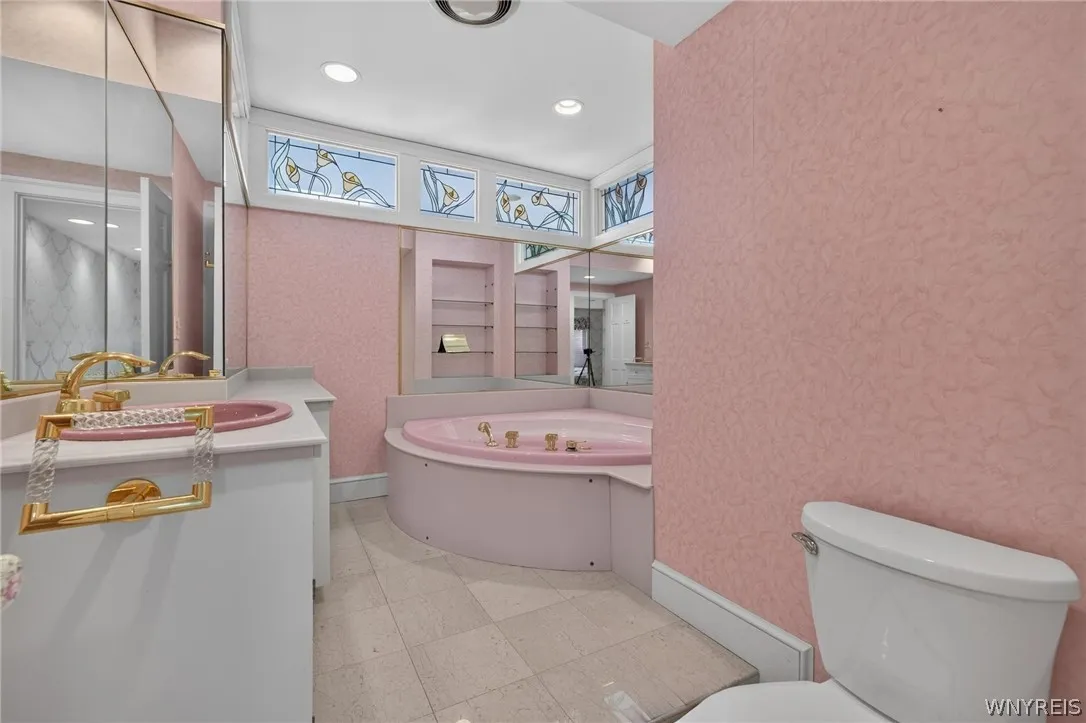 2nd floor full bathroom