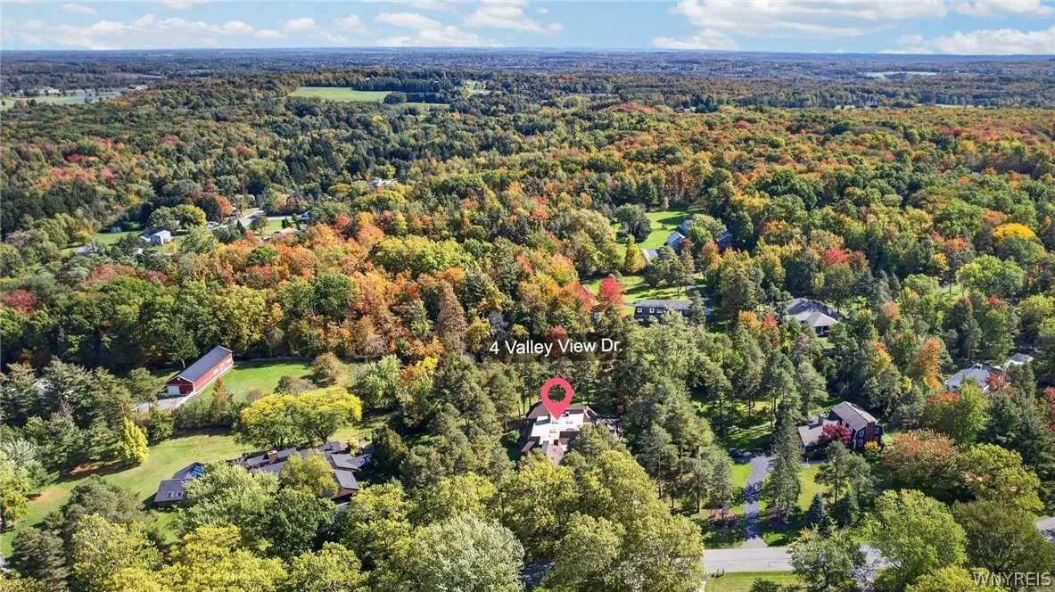 4 Valley View Drive, Orchard Park, New York 14127, Orchard Park, New York 14127, 5 Bedroom Bedrooms, 12 Room Rooms,3 BathroomBathrooms,Residential,For Sale,4 Valley View Drive, Orchard Park, New York 14127,0,B1720767