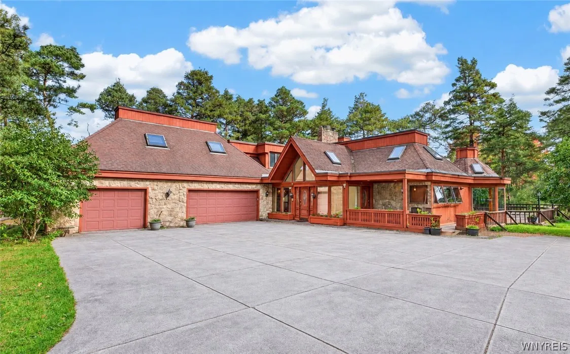 4 Valley View Drive, Orchard Park, New York 14127, Orchard Park, New York 14127, 5 Bedroom Bedrooms, 12 Room Rooms,3 BathroomBathrooms,Residential,For Sale,4 Valley View Drive, Orchard Park, New York 14127,0,B1720767