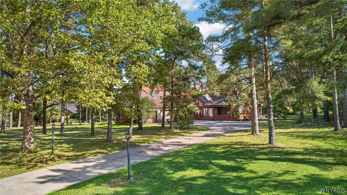 4 Valley View Drive, Orchard Park, New York 14127, Orchard Park, New York 14127, 5 Bedroom Bedrooms, 12 Room Rooms,3 BathroomBathrooms,Residential,For Sale,4 Valley View Drive, Orchard Park, New York 14127,0,B1720767
