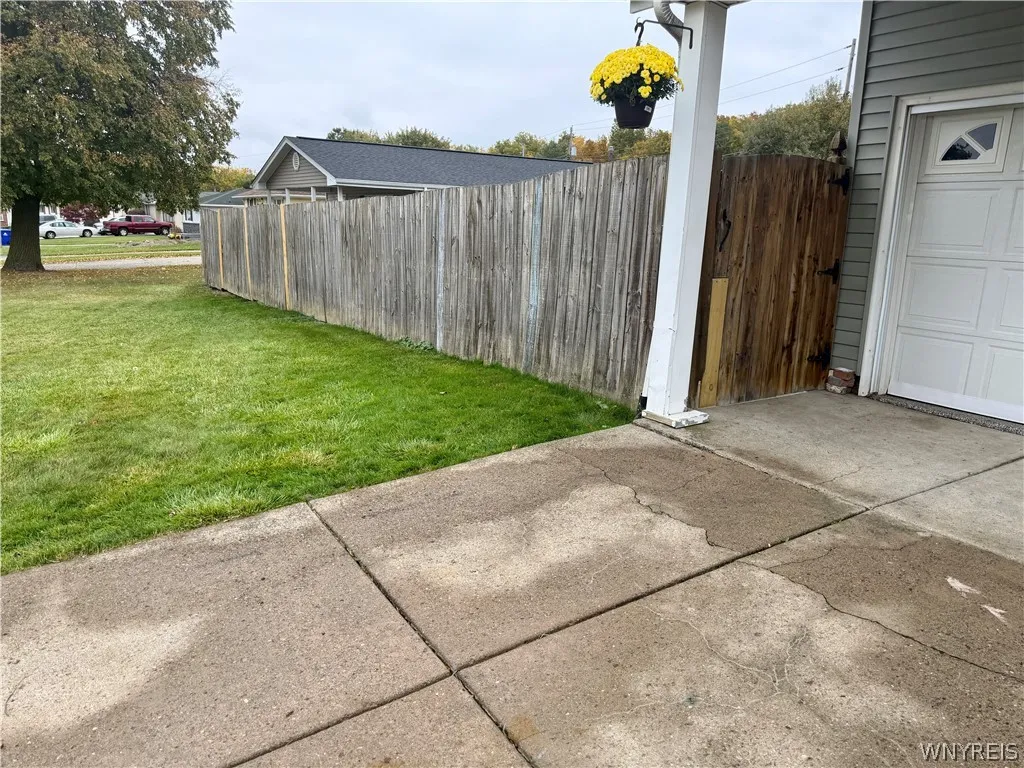 3467 Bethford Drive, Hamburg, New York 14219, Hamburg, New York 14219, 3 Bedroom Bedrooms, 6 Room Rooms,1 BathroomBathrooms,Residential,For Sale,3467 Bethford Drive, Hamburg, New York 14219,0,B1721705
