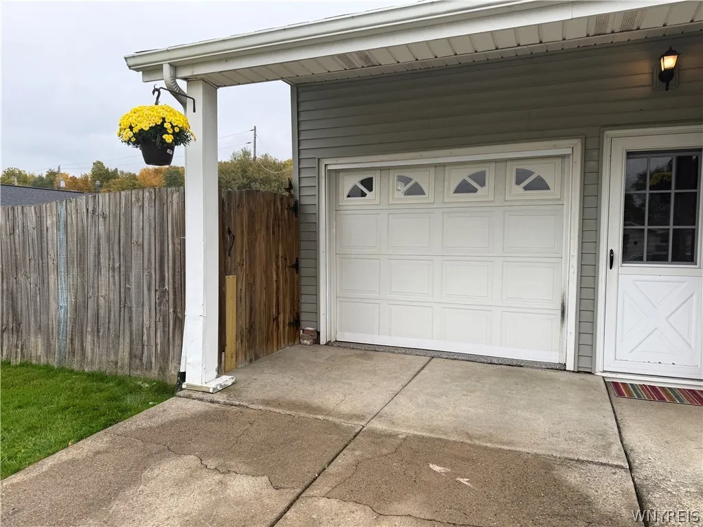 3467 Bethford Drive, Hamburg, New York 14219, Hamburg, New York 14219, 3 Bedroom Bedrooms, 6 Room Rooms,1 BathroomBathrooms,Residential,For Sale,3467 Bethford Drive, Hamburg, New York 14219,0,B1721705