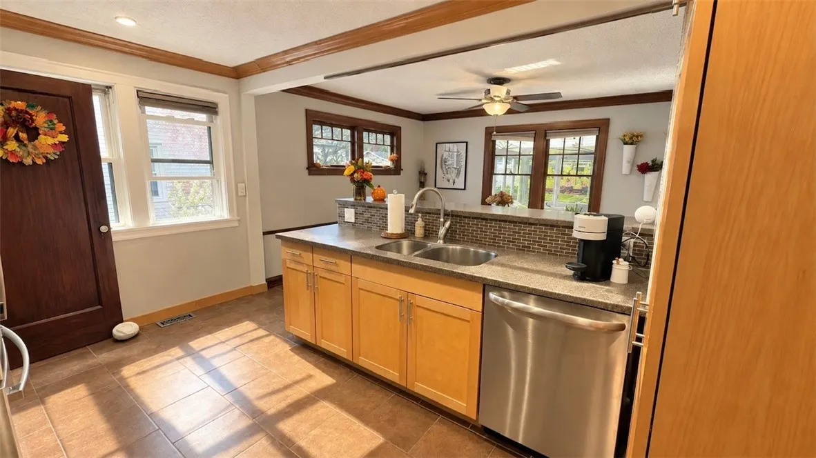 54 Lanvale Park, Irondequoit, New York 14617, Irondequoit, New York 14617, 3 Bedroom Bedrooms, 6 Room Rooms,1 BathroomBathrooms,Residential,For Sale,54 Lanvale Park, Irondequoit, New York 14617,0,R1721783