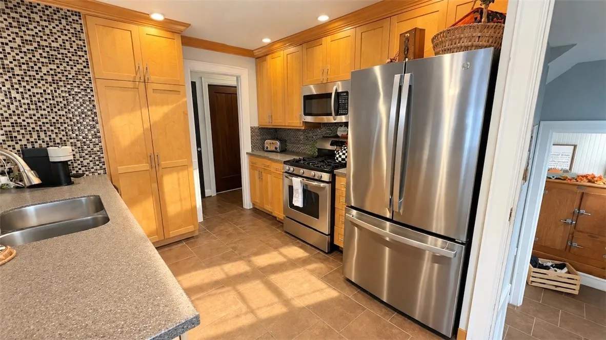 54 Lanvale Park, Irondequoit, New York 14617, Irondequoit, New York 14617, 3 Bedroom Bedrooms, 6 Room Rooms,1 BathroomBathrooms,Residential,For Sale,54 Lanvale Park, Irondequoit, New York 14617,0,R1721783