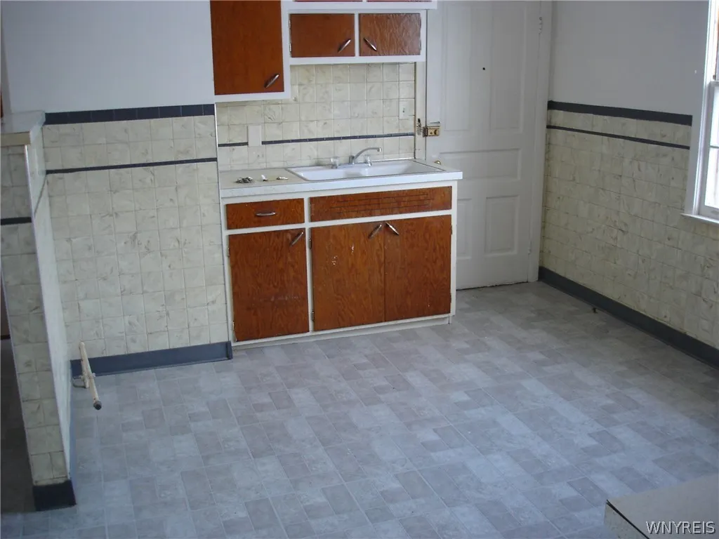 117 Kirby Avenue, Lackawanna, New York 14218, Lackawanna, New York 14218, 5 Bedroom Bedrooms, ,Multi Family,For Sale,117 Kirby Avenue, Lackawanna, New York 14218,0,B1721756