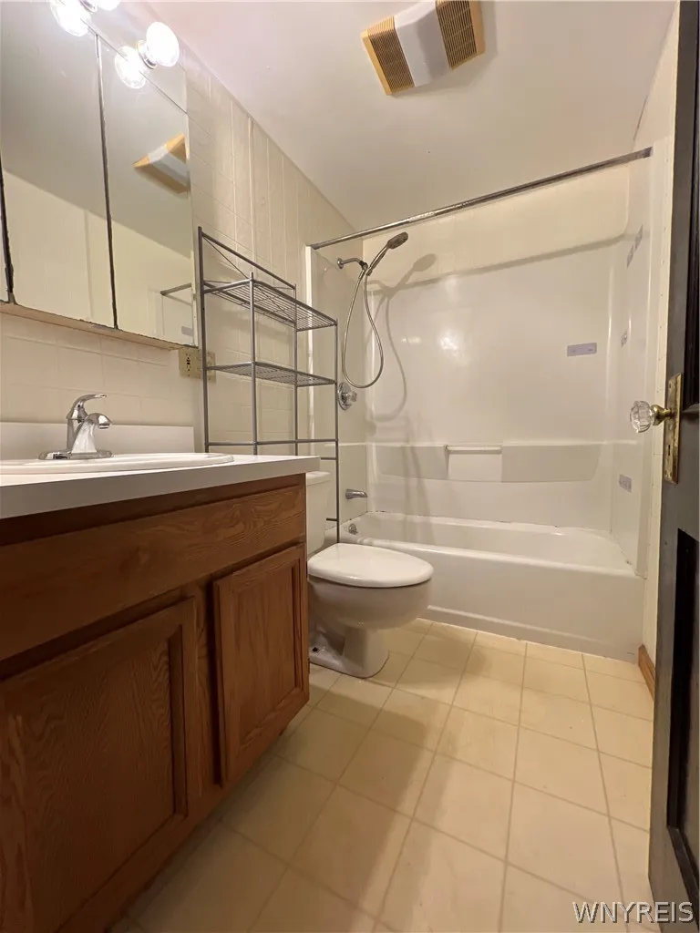 285 Hartwell Road, Buffalo, New York 14216, Buffalo, New York 14216, 3 Bedroom Bedrooms, 6 Room Rooms,1 BathroomBathrooms,Residential Lease,For Rent,285 Hartwell Road, Buffalo, New York 14216,0,B1721186