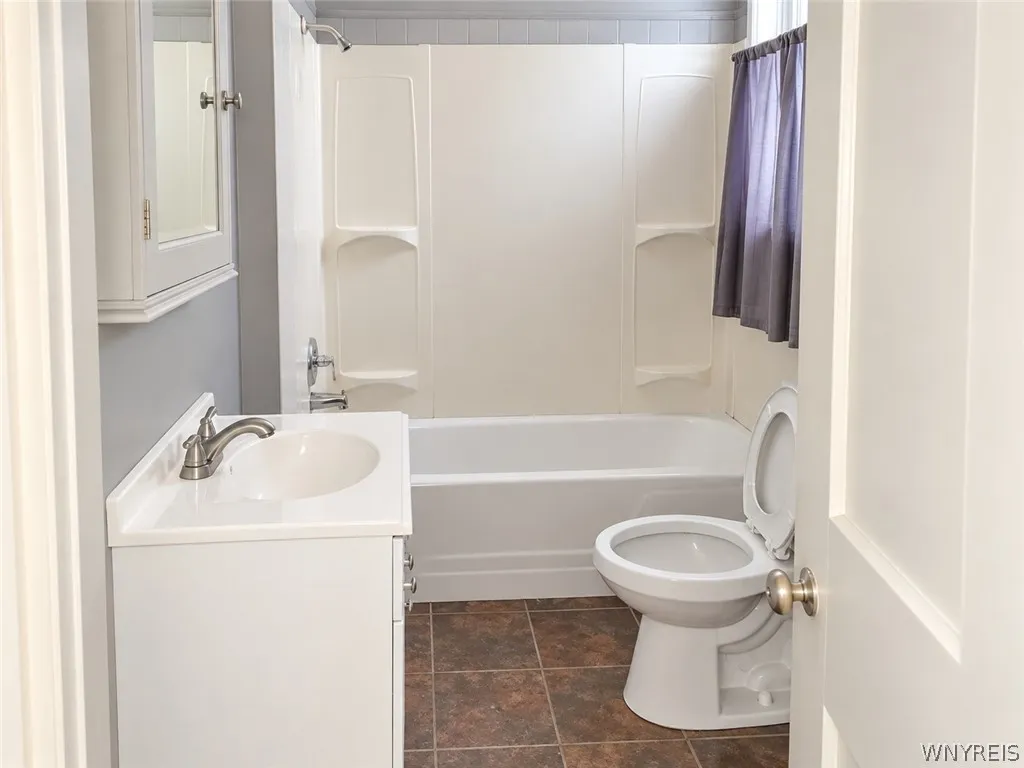 58 Genesee Street, Lockport City, New York 14094, Lockport City, New York 14094, 6 Bedroom Bedrooms, ,2 BathroomBathrooms,Residential,For Sale,58 Genesee Street, Lockport City, New York 14094,0,B1721799