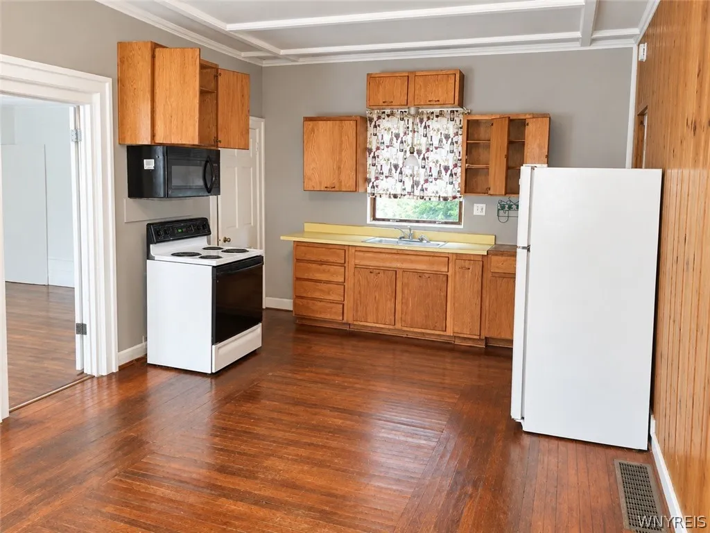 58 Genesee Street, Lockport City, New York 14094, Lockport City, New York 14094, 6 Bedroom Bedrooms, ,2 BathroomBathrooms,Residential,For Sale,58 Genesee Street, Lockport City, New York 14094,0,B1721799