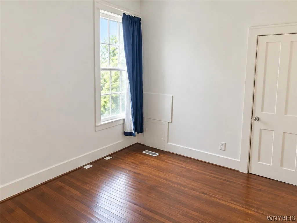 58 Genesee Street, Lockport City, New York 14094, Lockport City, New York 14094, 6 Bedroom Bedrooms, ,2 BathroomBathrooms,Residential,For Sale,58 Genesee Street, Lockport City, New York 14094,0,B1721799