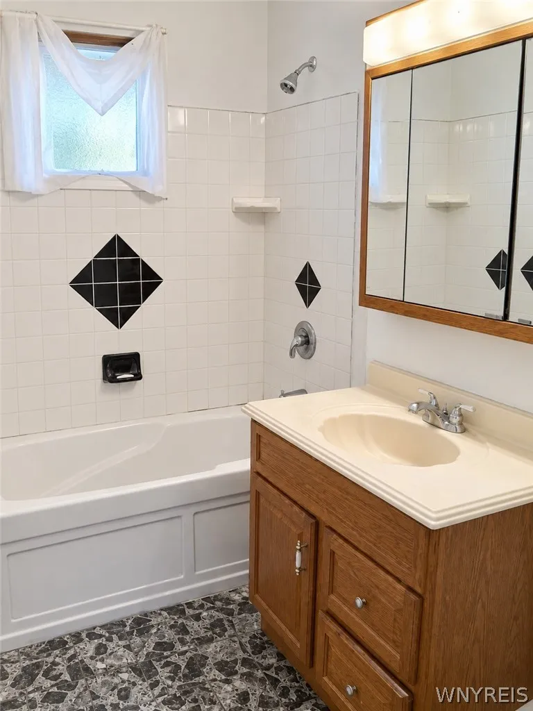 254 Benzinger Street, Buffalo, New York 14206, Buffalo, New York 14206, 6 Bedroom Bedrooms, ,2 BathroomBathrooms,Residential,For Sale,254 Benzinger Street, Buffalo, New York 14206,0,B1721774
